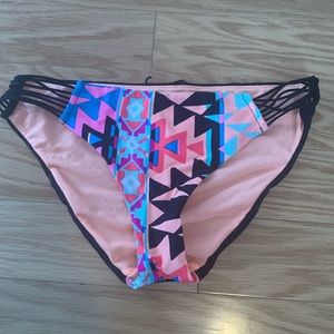Multicolored Front Medium Coverage Bikini Bottoms